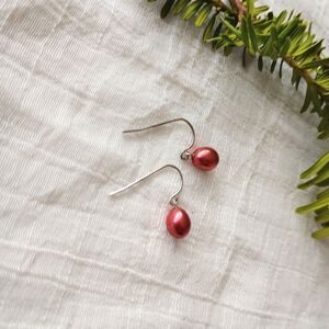 🚨 SIREN CORE 🚨 VTG rose red freshwater / river pearl and 925 dangle earrings